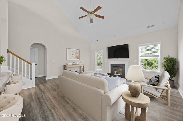 37 Twisted Oak Court, Hampstead, NC 28443