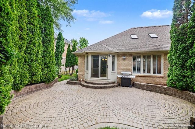 57837 Kaczmarek Drive, Washington, MI 48094