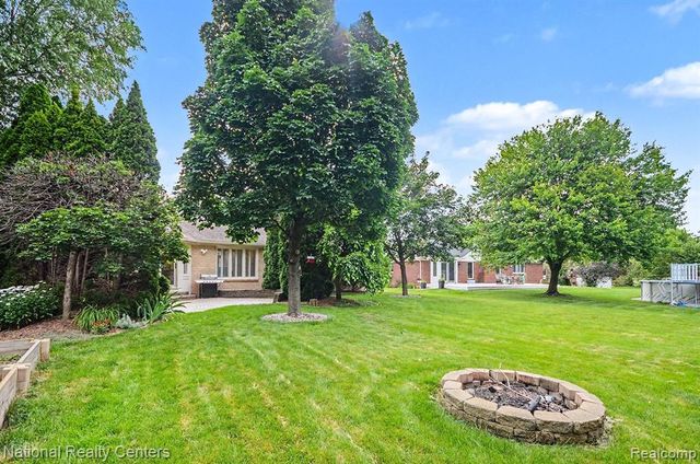 57837 Kaczmarek Drive, Washington, MI 48094