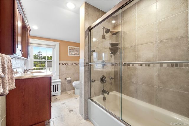 11 Hampton Street, Sayville, NY 11782