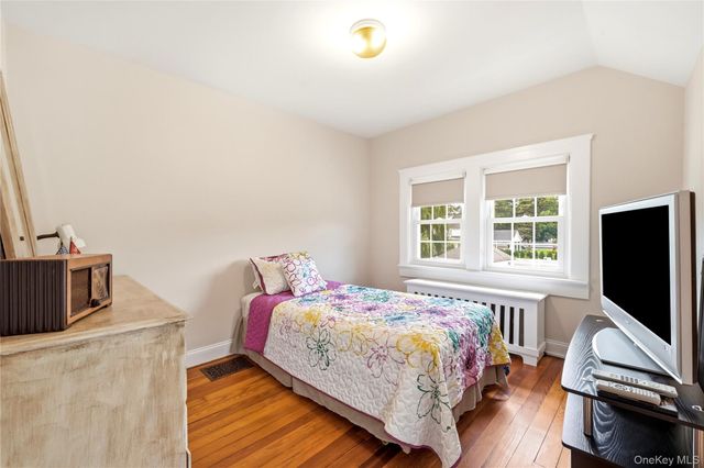 11 Hampton Street, Sayville, NY 11782
