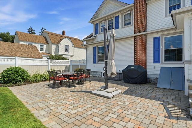 11 Hampton Street, Sayville, NY 11782