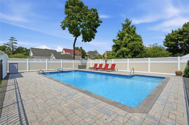 11 Hampton Street, Sayville, NY 11782