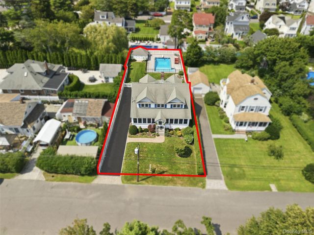 11 Hampton Street, Sayville, NY 11782
