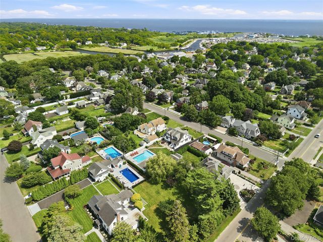 11 Hampton Street, Sayville, NY 11782
