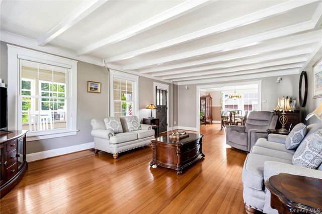 11 Hampton Street, Sayville, NY 11782