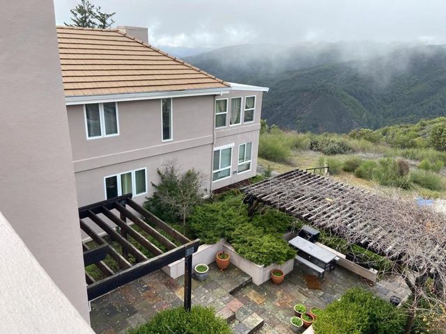 25300 Loma Prieta Avenue, Los Gatos, CA 95033