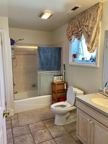 25300 Loma Prieta Avenue, Los Gatos, CA 95033