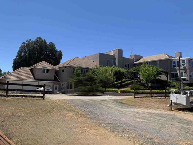 25300 Loma Prieta Avenue, Los Gatos, CA 95033
