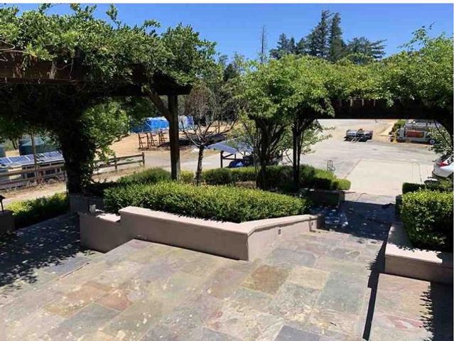 25300 Loma Prieta Avenue, Los Gatos, CA 95033