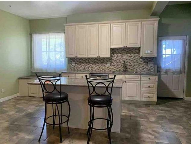 25300 Loma Prieta Avenue, Los Gatos, CA 95033