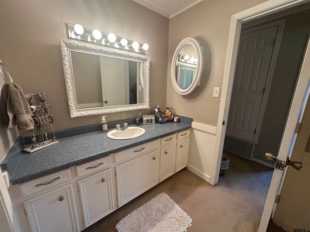 902 Pine Cove, Jacksonville, TX 75766