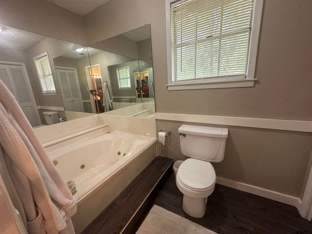 902 Pine Cove, Jacksonville, TX 75766