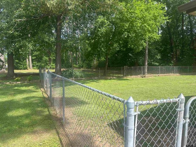 902 Pine Cove, Jacksonville, TX 75766