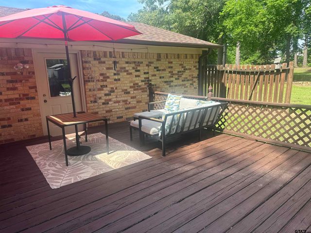 902 Pine Cove, Jacksonville, TX 75766