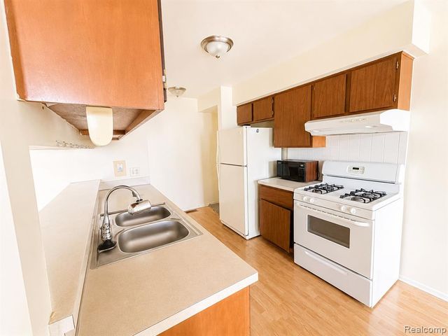 2708 Glenbridge Court, Ann Arbor, MI 48104
