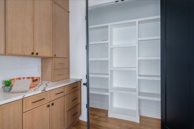 1001 Glenview Dr, Nashville, TN 37206