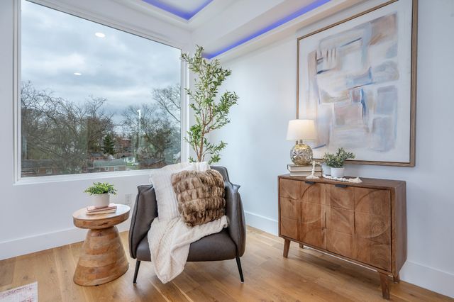 1001 Glenview Dr, Nashville, TN 37206