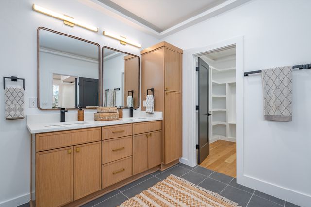 1001 Glenview Dr, Nashville, TN 37206