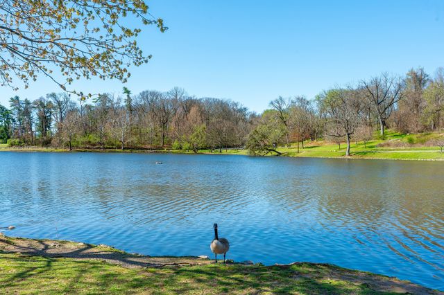 1001 Glenview Dr, Nashville, TN 37206