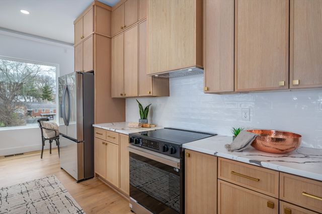 1001 Glenview Dr, Nashville, TN 37206