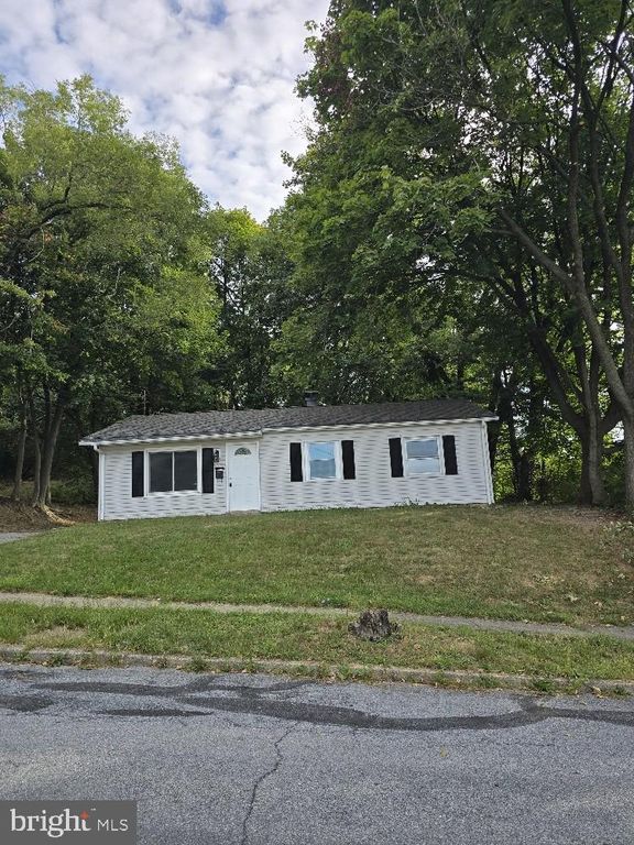 1070 LAKEWOOD DR, Harrisburg, PA 17109