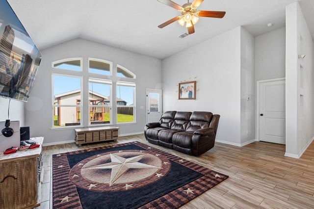 309 Baxendale ST, Hutto, TX 78634