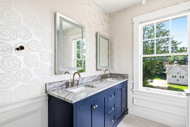 1234 E Walnut Street, Springfield, MO 65802