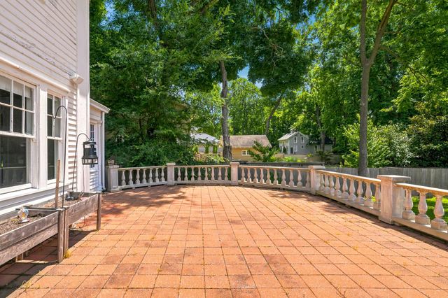 1234 E Walnut Street, Springfield, MO 65802