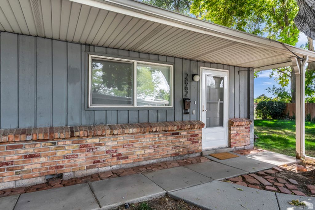2062 E 3335 S, Salt Lake City, UT 84109 — exterior