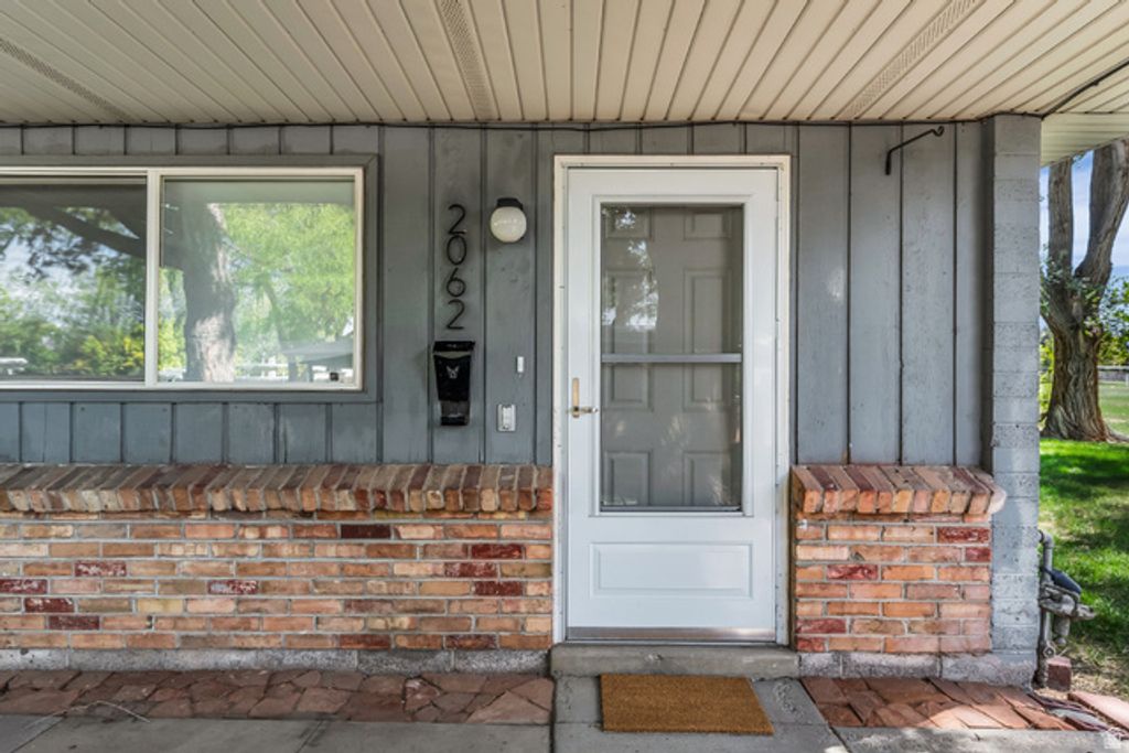2062 E 3335 S, Salt Lake City, UT 84109 — photo 2