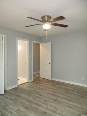 1209 E Twin Lakes Drive, Little Rock, AR 72205