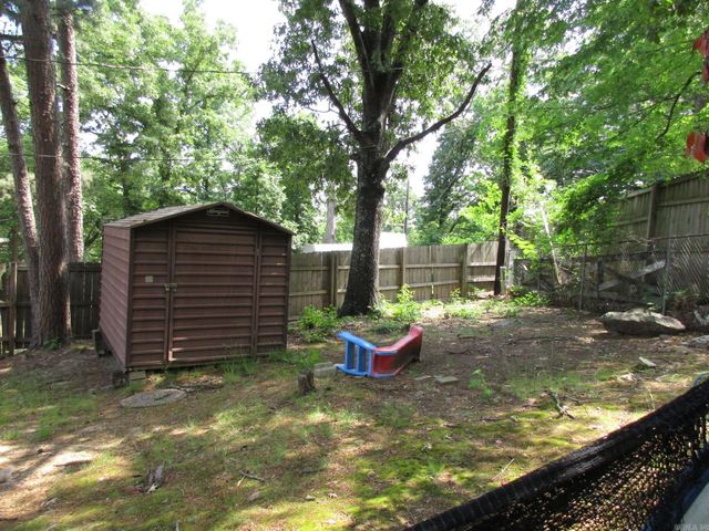 1209 E Twin Lakes Drive, Little Rock, AR 72205