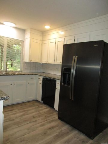 1209 E Twin Lakes Drive, Little Rock, AR 72205