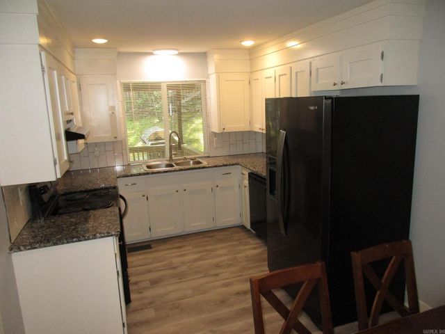 1209 E Twin Lakes Drive, Little Rock, AR 72205