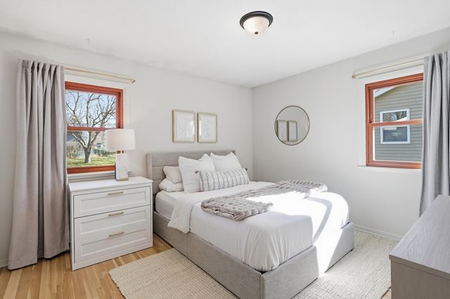 6950 35th Street N, Oakdale, MN 55128