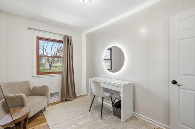 6950 35th Street N, Oakdale, MN 55128