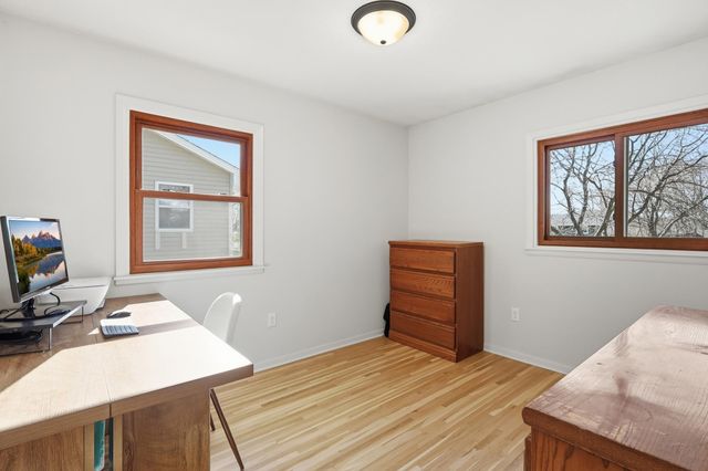 6950 35th Street N, Oakdale, MN 55128