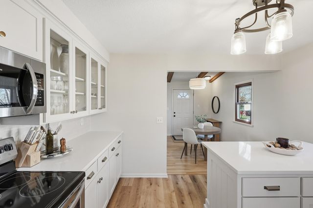 6950 35th Street N, Oakdale, MN 55128