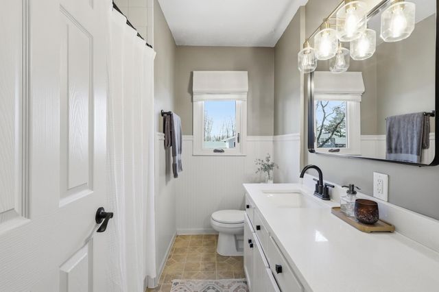 6950 35th Street N, Oakdale, MN 55128