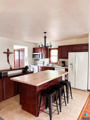 3019 N Presentation Ct, Sioux Falls, SD 57104