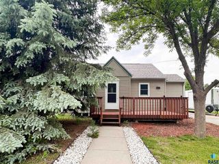 3019 N Presentation Ct, Sioux Falls, SD 57104