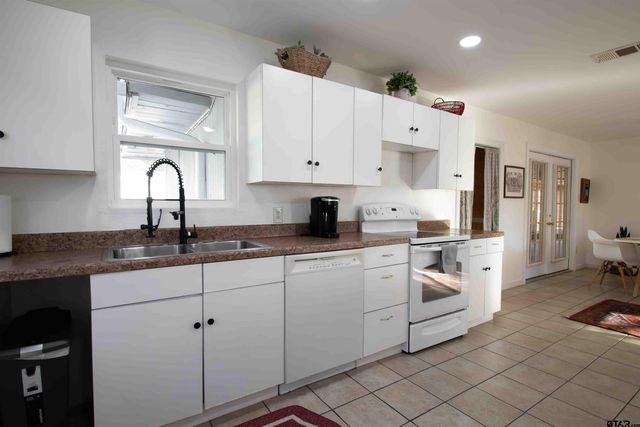 704 Callender Lake Drive, Murchison, TX 75778