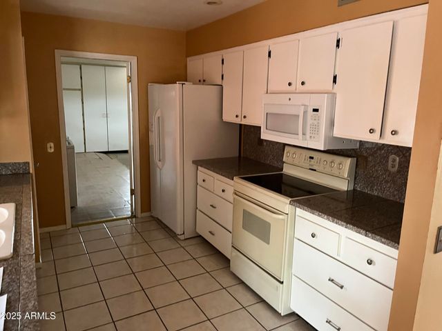 16805 N 110TH Avenue, Sun City, AZ 85351