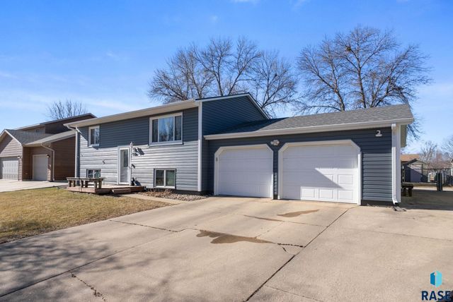 5301 S Holbrook Ave Avenue, Sioux Falls, SD 57106