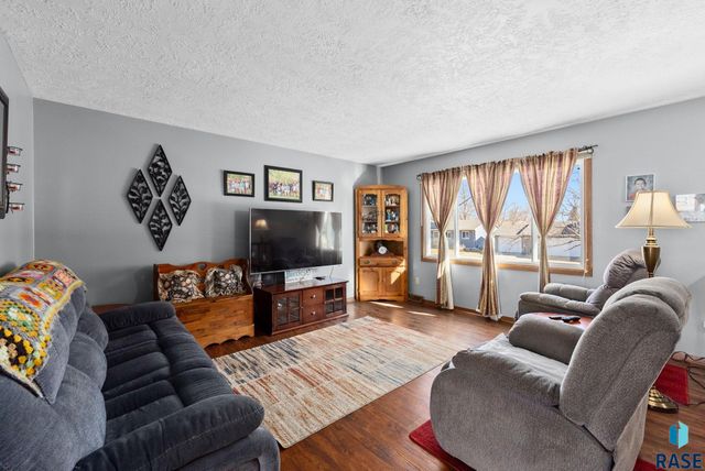 5301 S Holbrook Ave Avenue, Sioux Falls, SD 57106