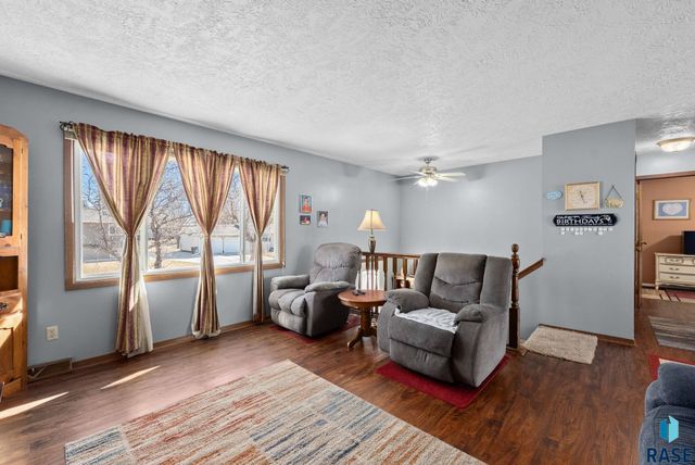 5301 S Holbrook Ave Avenue, Sioux Falls, SD 57106