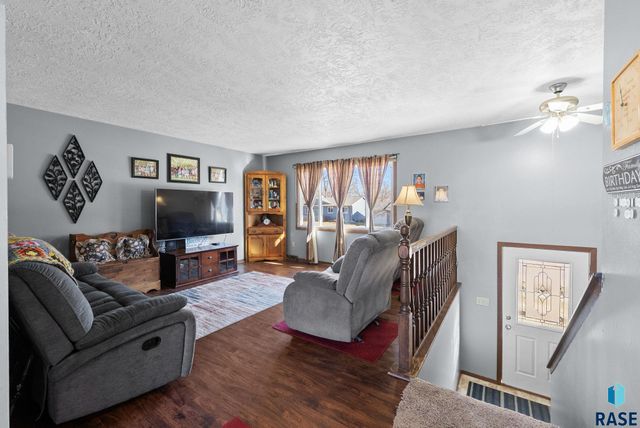 5301 S Holbrook Ave Avenue, Sioux Falls, SD 57106