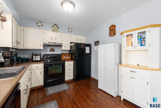 5301 S Holbrook Ave Avenue, Sioux Falls, SD 57106