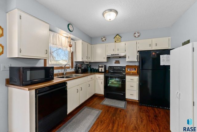 5301 S Holbrook Ave Avenue, Sioux Falls, SD 57106